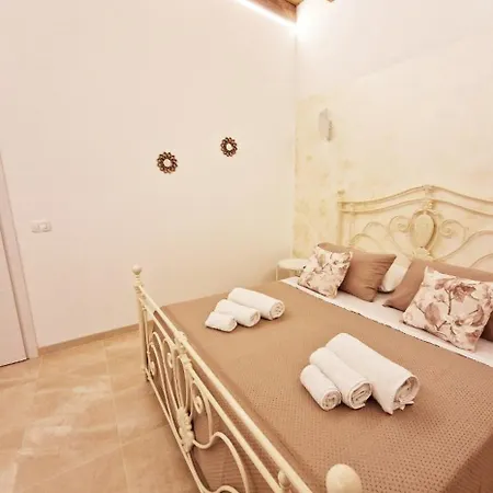 Porta Garibaldi Apartment *