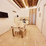 Porta Garibaldi * كاتانيا