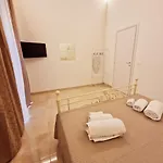 Porta Garibaldi * كاتانيا