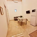 Porta Garibaldi * كاتانيا